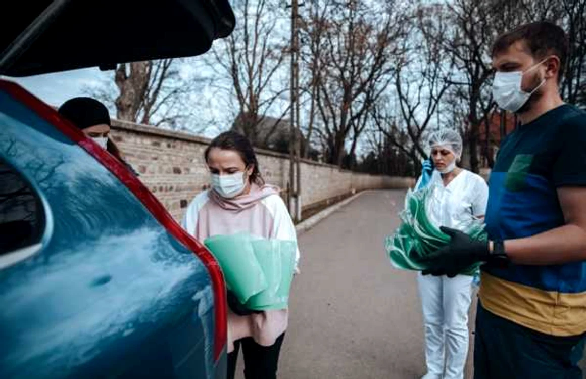 Viziere pentru Secţia de Boli Infecţioase FOTO Împreună pentru personalul medical din Botoşani