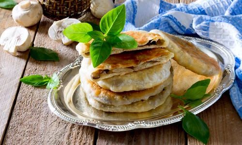 Placinte cu ciuperci  Sursa foto shutterstock 296793815 jpg