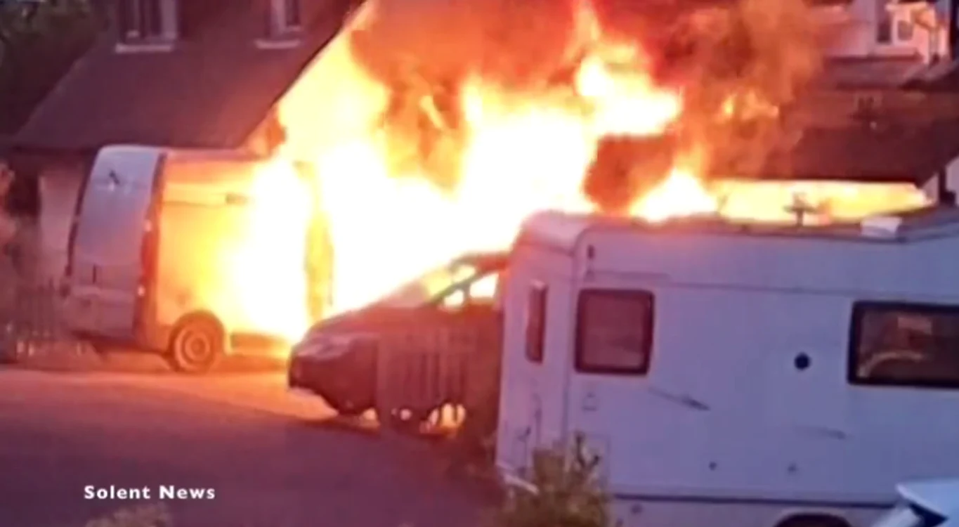 Vehiculul fusese lăsat la încărcat peste noapte FOTO Captură video