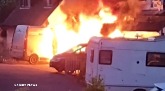 Vehiculul fusese lăsat la încărcat peste noapte FOTO Captură video
