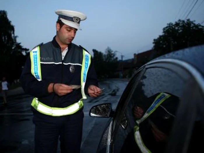 Braşov: Poliţiştii de la Circulaţie au dat, în câteva ore, peste 100 de amenzi