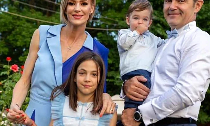 1 roxana ciuhulescu petrecere de mot pentru cezar ce a luat de pe tavita 10 jpg jpeg