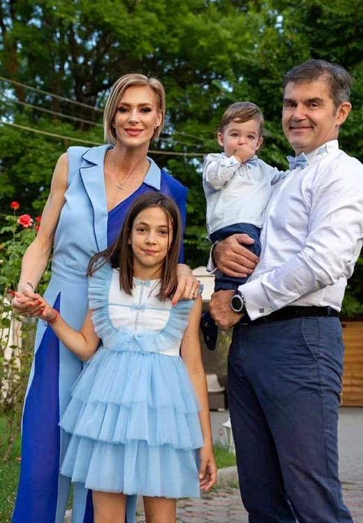 1 roxana ciuhulescu petrecere de mot pentru cezar ce a luat de pe tavita 10 jpg jpeg