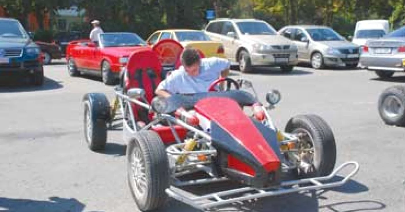 Constanţa: Litoral 2009 / „Gândăceii“ cu motor au împânzit litoralul