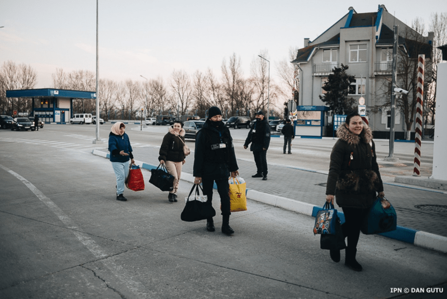 Sondaj FRA. Persoanele care fug din calea invaziei Rusiei în Ucraina se confruntă cu dificultăți în UE