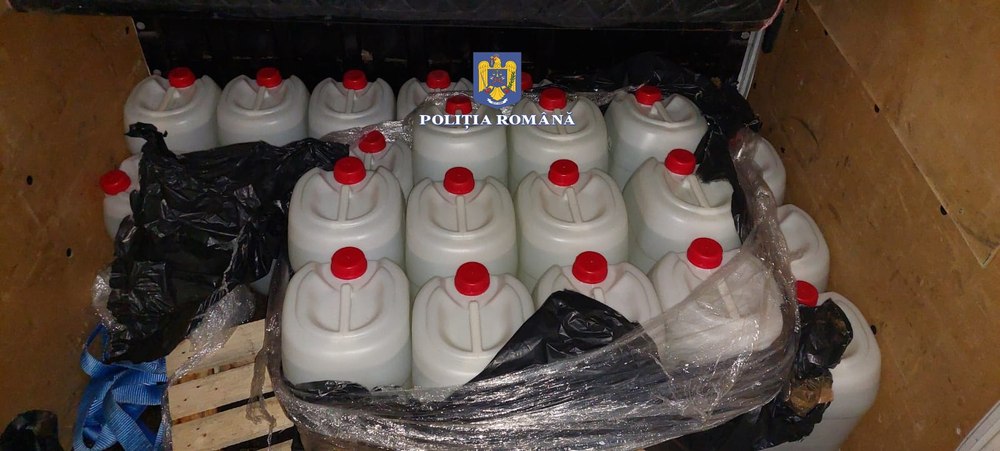 Mașină burdușită cu țuică de contrabandă, oprită de Poliție pe A1, la un control de rutină VIDEO