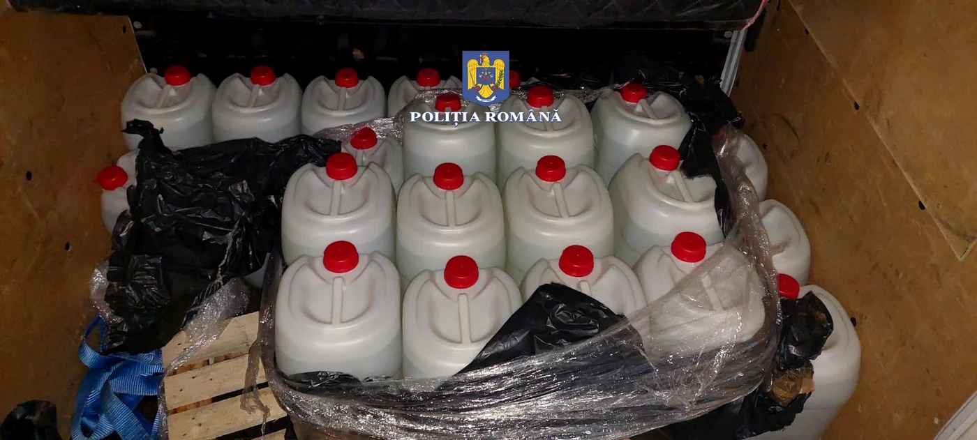 Țuică de contrabandă confiscată de polițiști FOTO IPJ Alba