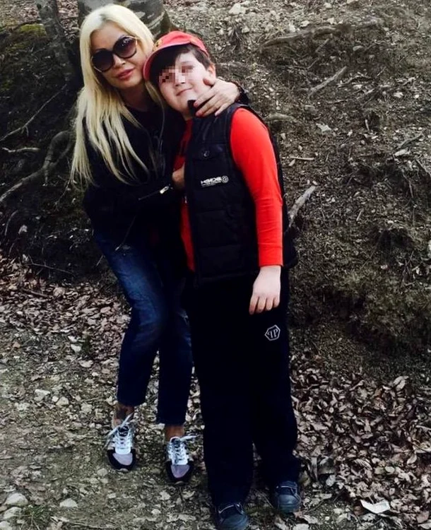 Valeria şi-a dus copilul la tratament în Franţa