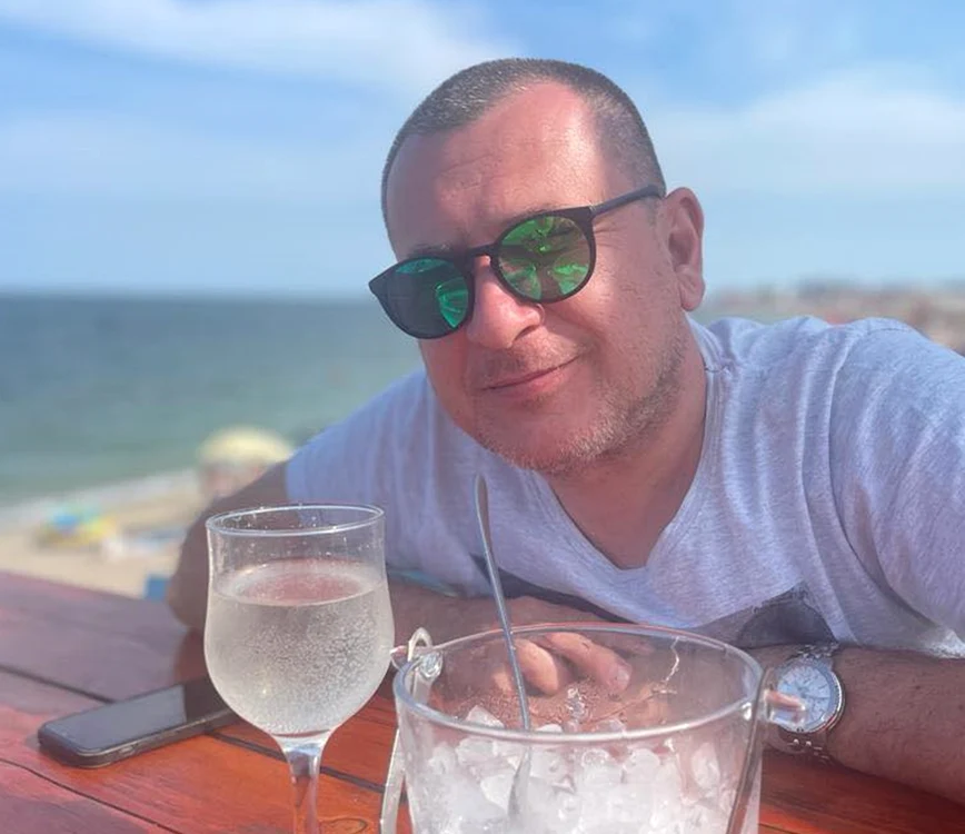 Cosmin Udrea este campion mondial la degustare de vin pe nevăzute. Foto: Facebook