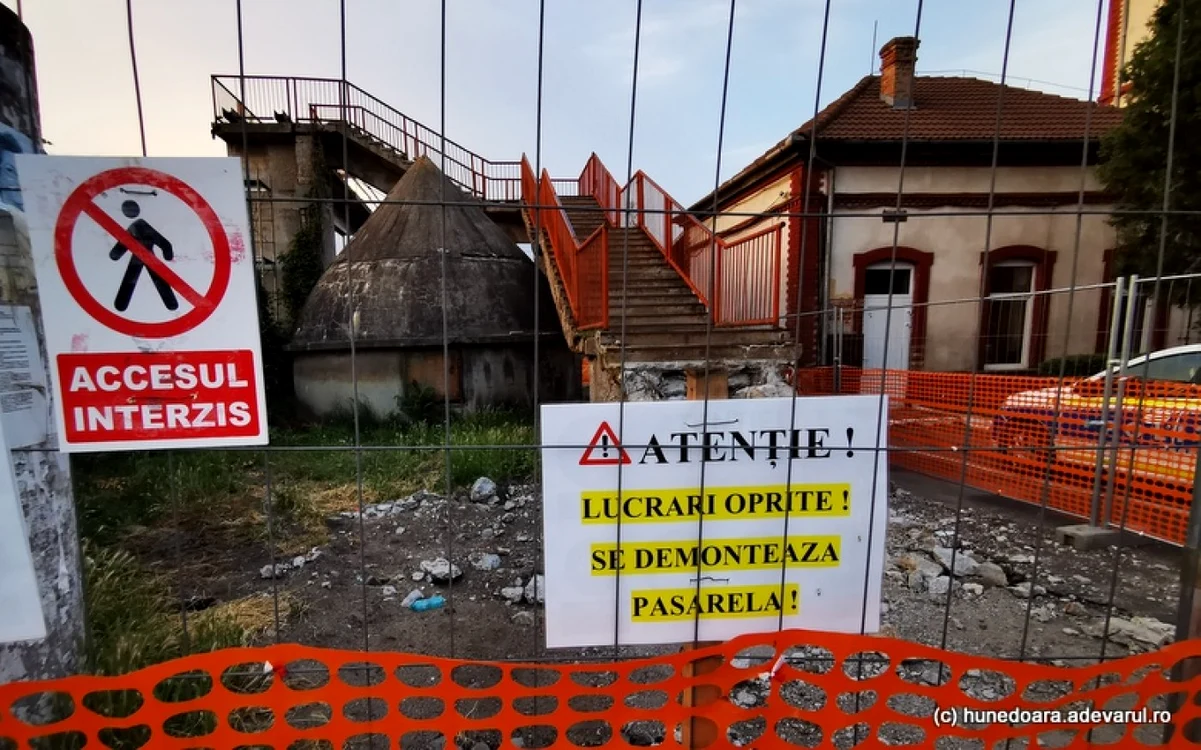 Pasarela din Gara Simeria. Foto: Daniel Guţă. ADEVĂRUL.