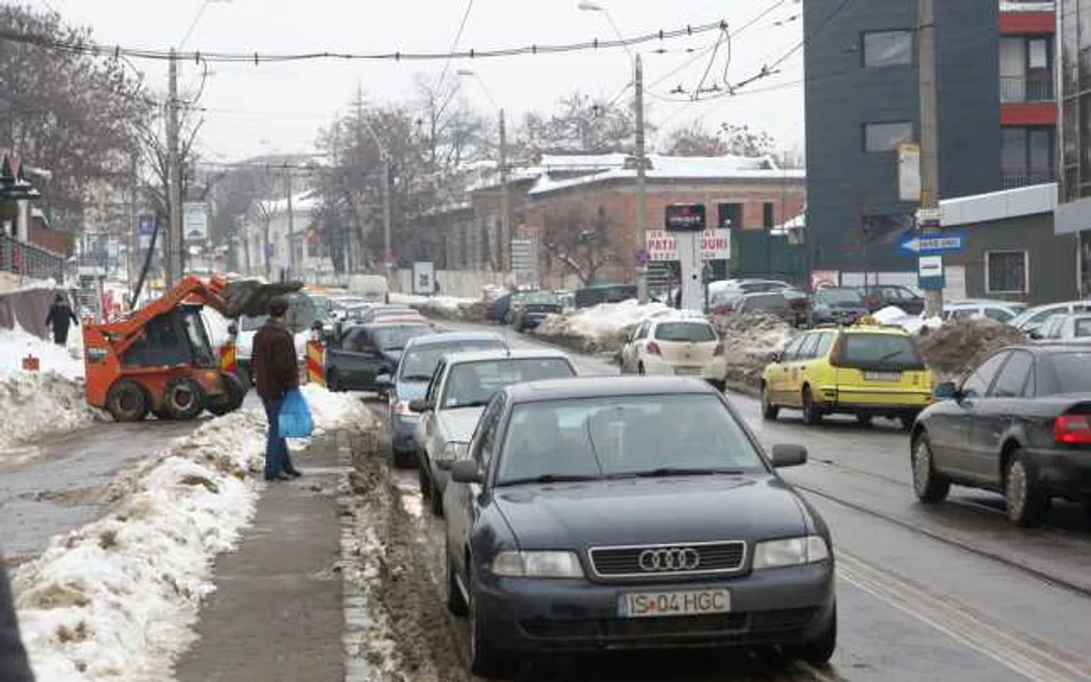 Trafic aglomerat din cauza nămeţilor