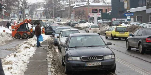 Trafic aglomerat din cauza nămeţilor