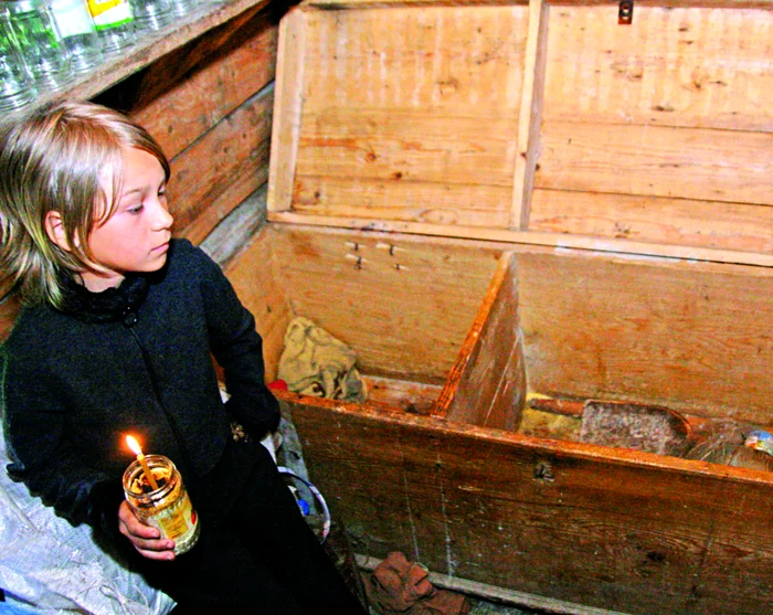 Irina, 10 ani sora micuţilor: "Sora mai mare era cu un frate geamăn şi cea mică stătea în braţe cu celălalt geamăn"