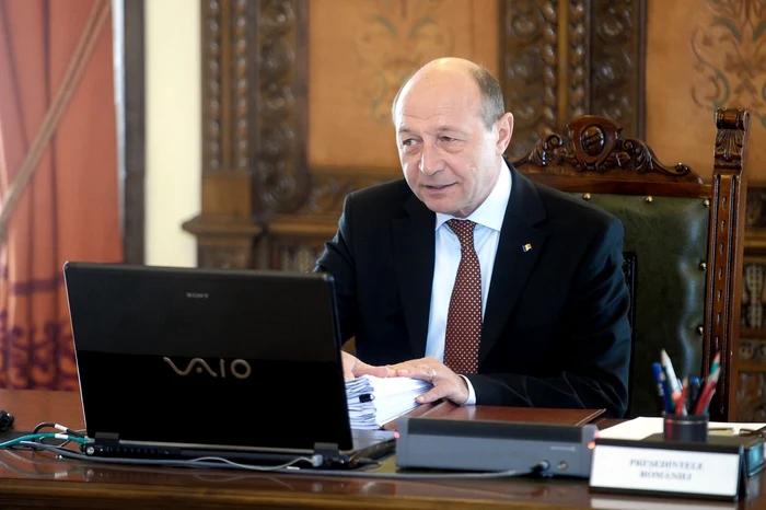 Preşedintele Traian Băsescu, la prezidiul CSAT FOTO presidency.ro