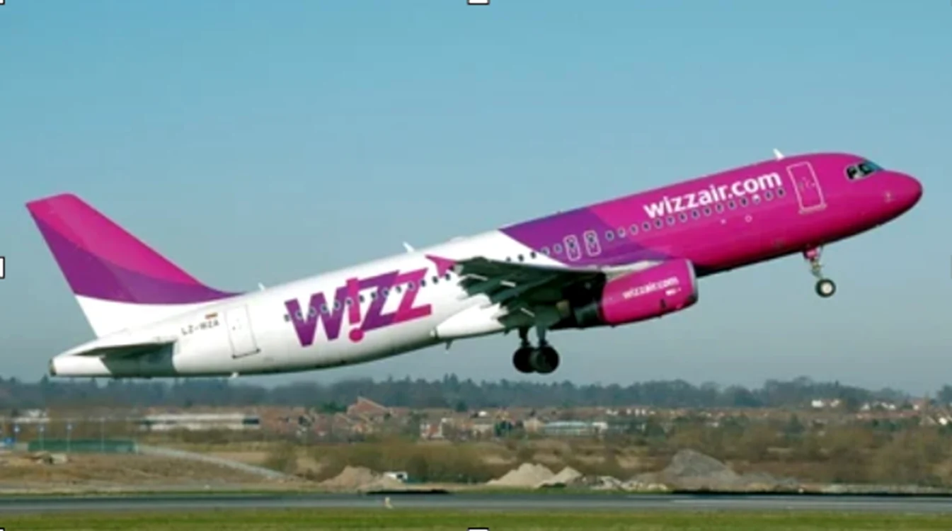 Avion al companiei Wizz Air la decolare