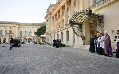 Sicriul Reginei Ana a fost aşezat în Sala Tronului FOTO Daniel Angelescu/ romania regala_ro