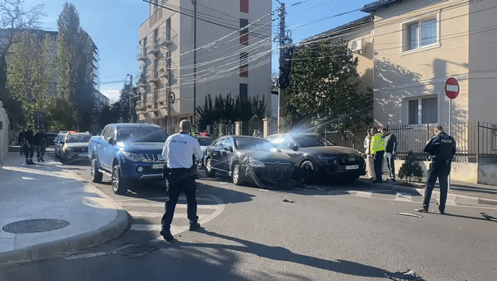 Urmărire în Constanța. Șofer fără permis, fugit de Poliție, a lovit mașini parcate VIDEO