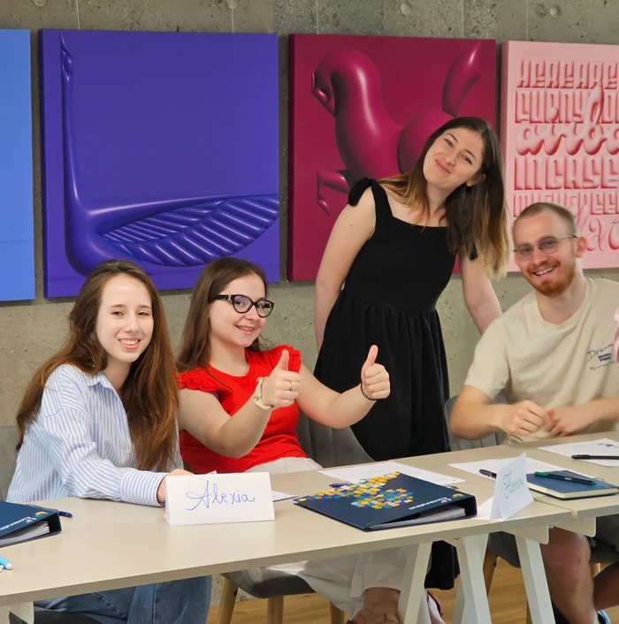 Tinerii experimentează în programul UP Generation ce nu le poate da școala FOTO: UP Generation