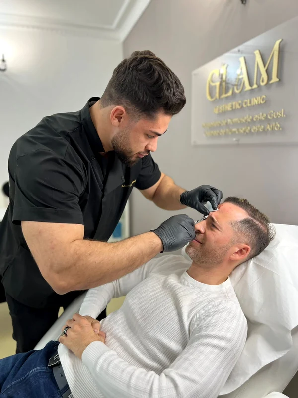 Dinu Maxer a făcut mai multe proceduri de rejuvenare facială Sursa: arhivă personală 