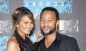 Chrissy Tiegen  nu are chiloţi jpeg