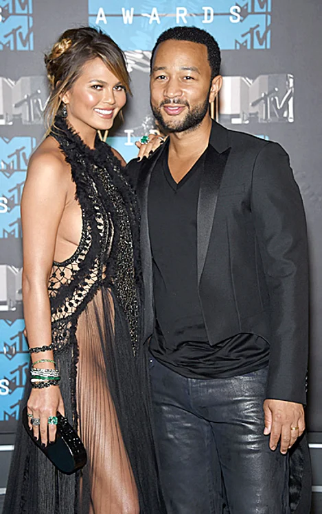 Chrissy Tiegen  nu are chiloţi