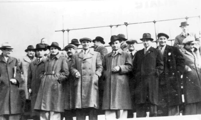 București, 7 noiembrie 1947. Sărbătorirea a 30 de ani de la Victoria Marii Revoluții Socialiste din Octombrie (© „Fototeca online a comunismului românesc”, cota: 1/1947)