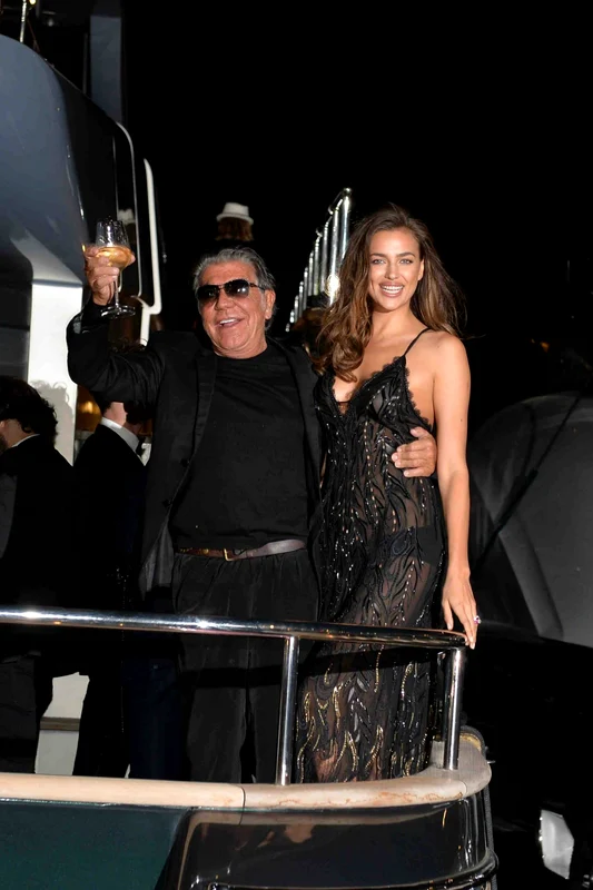 Roberto Cavalli cu Irina Shayk. FOTO: pagina oficială