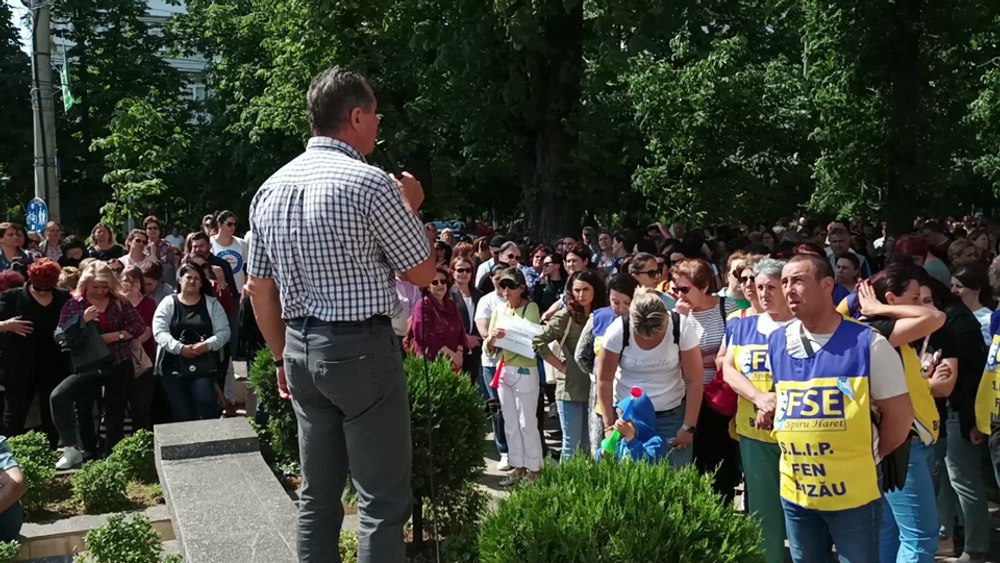 Dascălii buzoieni au continuat protestele. Îi acuză pe liderii sindicali de trădare VIDEO