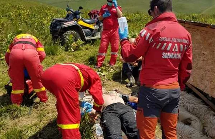 Un tânăr cu dureri acute în piept a fost salvat cu elicopterul din Munţii Baiului