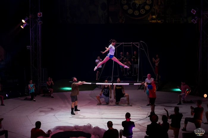 Și acrobați apar în spectacolul care va avea loc mâine și poimâine