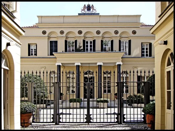 
    Olanda își închide consulatul de la InstanbulFoto: skyscrapercity.com  