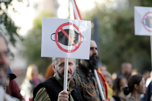 Protest anti-masca în Piaţa Universităţii din Bucureşti FOTO Inquam Photos / George Calin