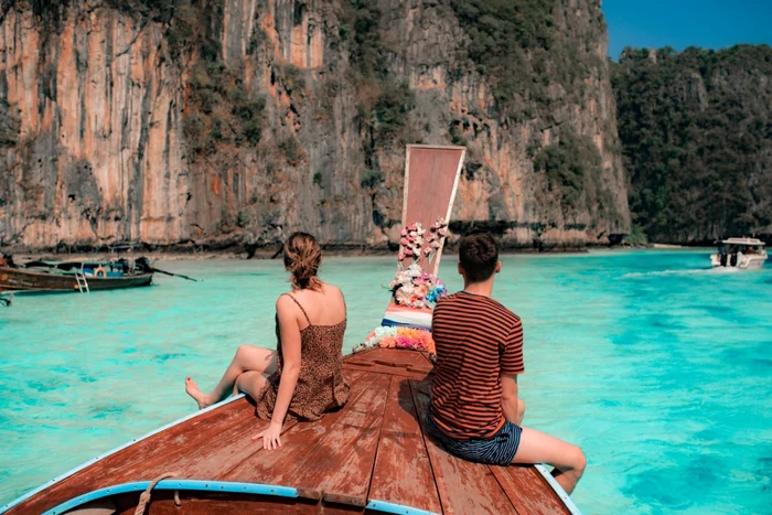 FOTO Facebook/Aer de Vacanţă, pagina celor doi tineri din Iaşi