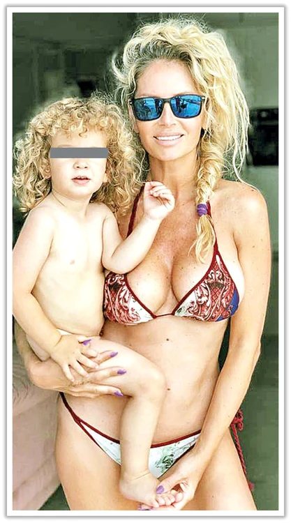 Andreea Bănică  este mămică sexy şi cu fiul Noah în braţe