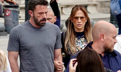 Bennifer la Luvru jpg