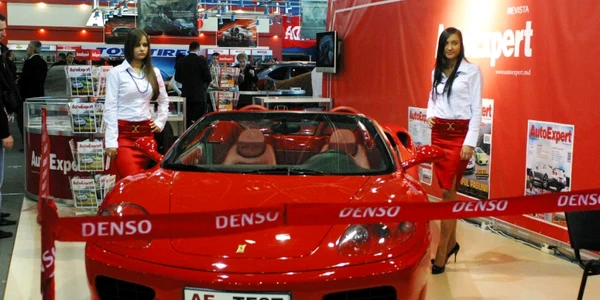 Pentru unii oficiali nici automobilele Ferrari nu sunt maşini de lux FOTO Tudor Iovu