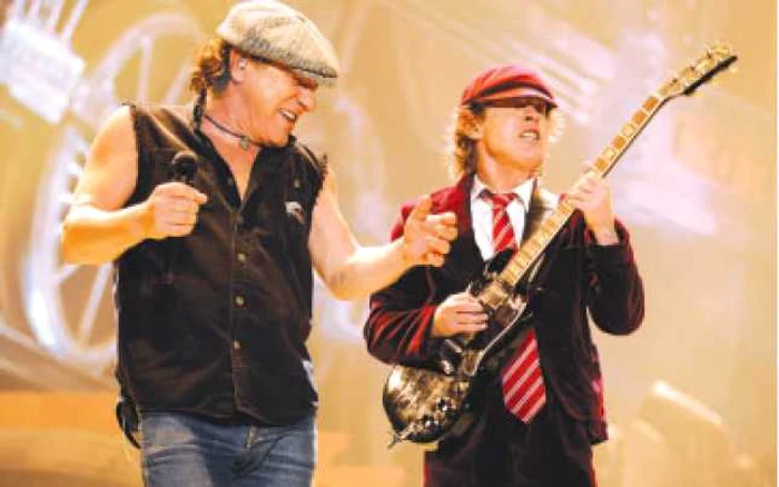 Brian Johnson (stânga) şi Angus Young de la AC/DC vin în România p Foto: guliver