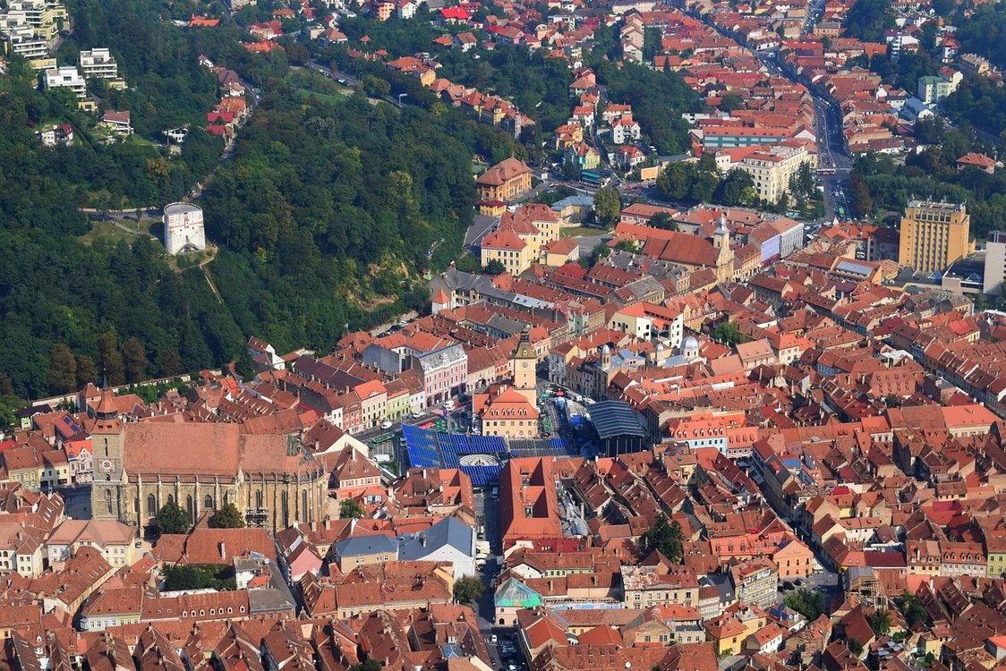 Vedere panoramică a orașului Brașov