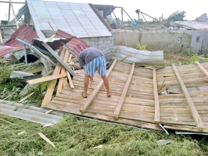 Tulcea: la Niculiţel localnicii  s-au trezit fără acoperişuri