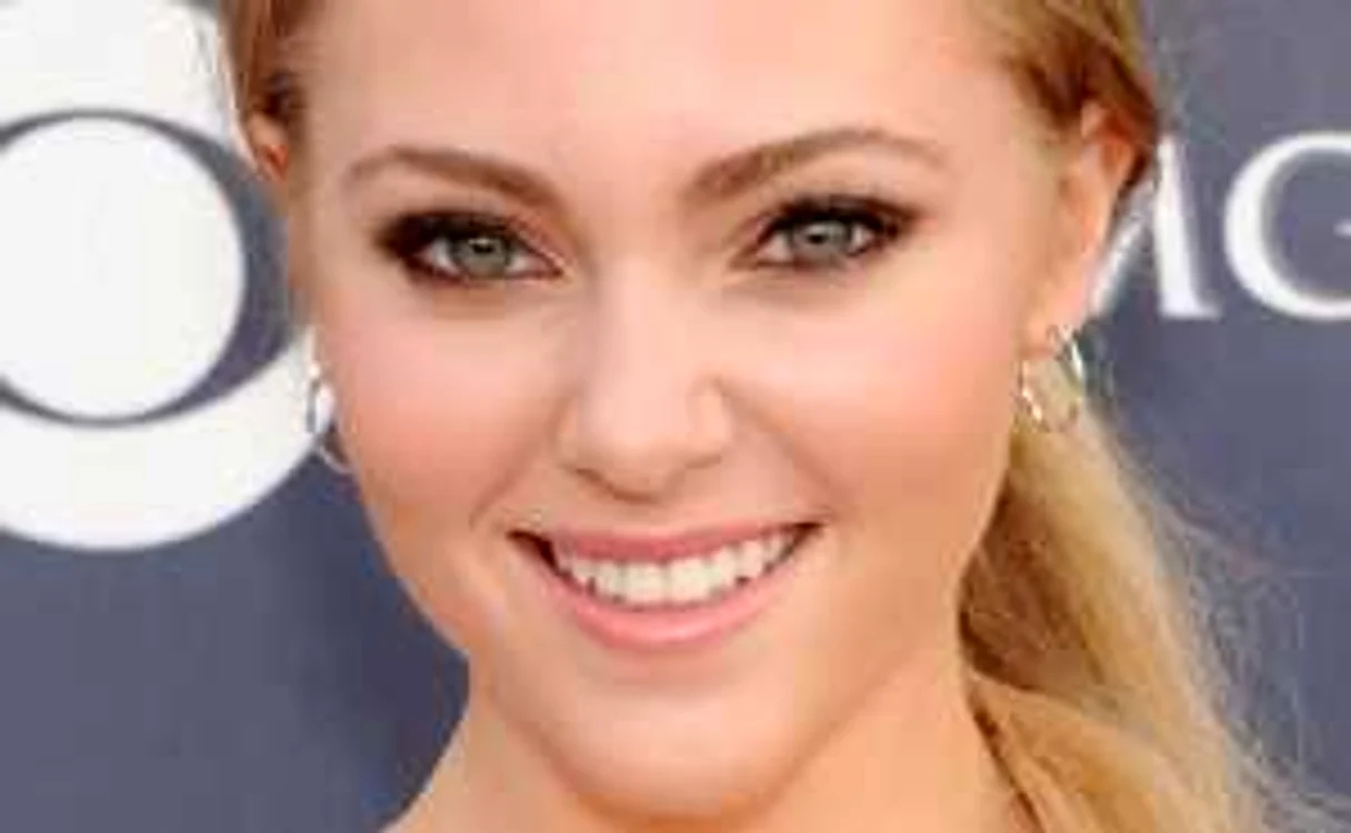 AnnaSophia Robb va juca rolul lui Carrie Bradshaw