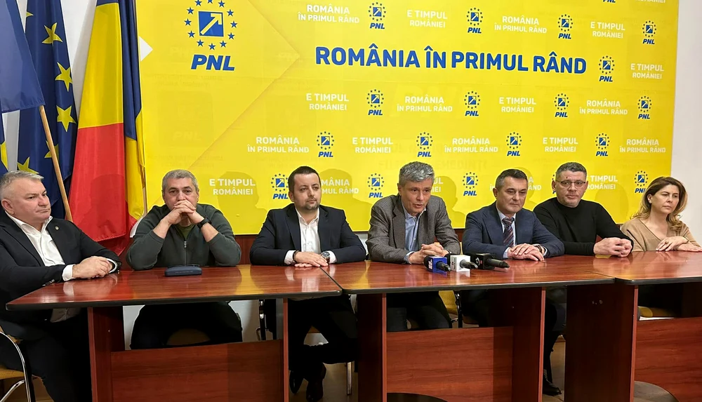 15 organizații AUR din Mehedinți s-au alăturat PNL. FOTO Facebook Virgil Popescu