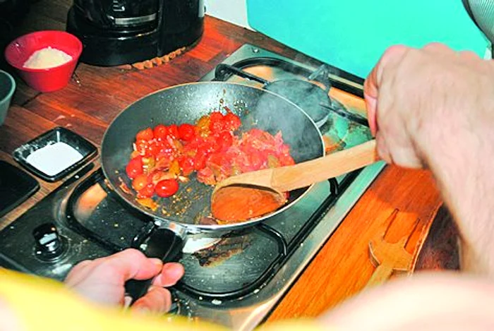 Paste Play, o reţetă improvizată