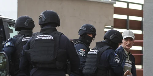 Alexandru Bălan este adus de jandarmi la DIICOT FOTO Inquam / George Călin