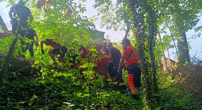 Salvamontiştii au recuperat cadavrul turistului. FOTO: Salvamont Sinaia