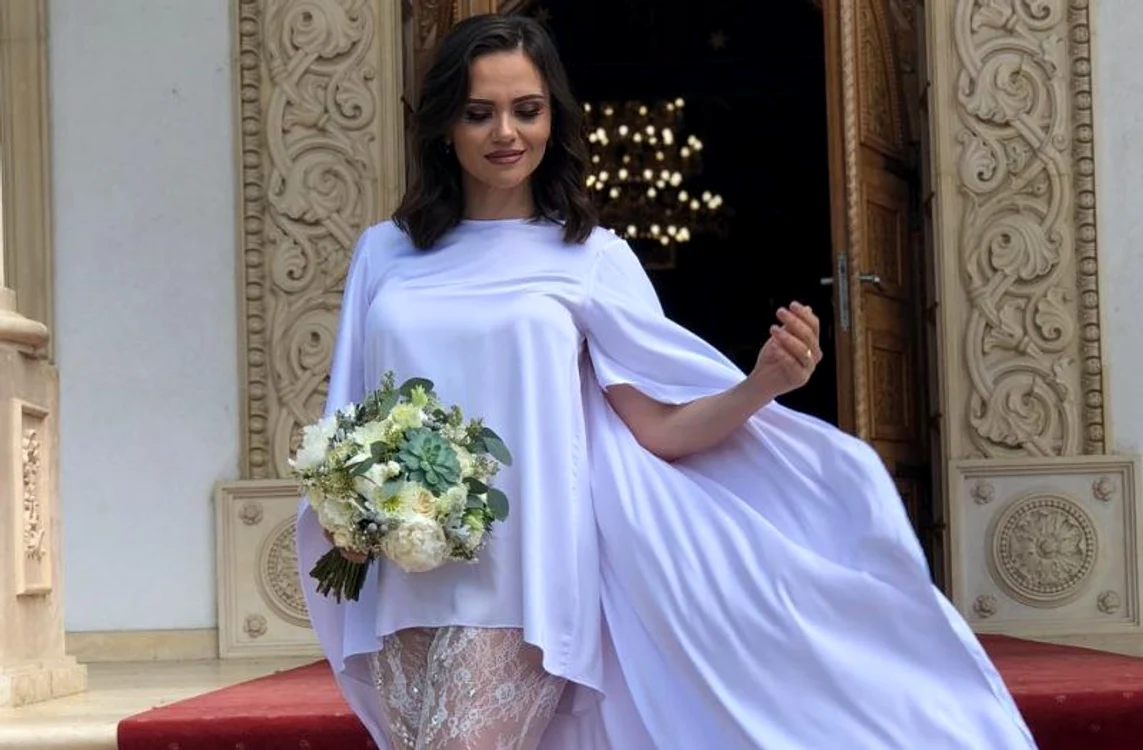 
    Mădălin Ionescu și Cristina Șișcanu și-au reînnoit jurămintele de nuntă la biserica unde și-au botezat și fetițaFoto Instagram  
