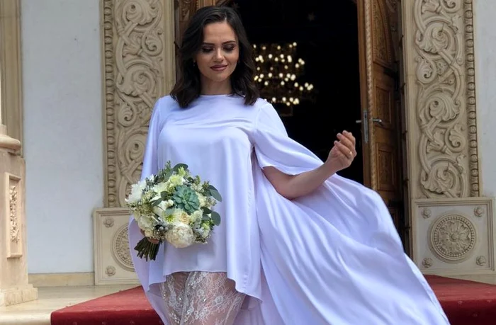 
    Mădălin Ionescu și Cristina Șișcanu și-au reînnoit jurămintele de nuntă la biserica unde și-au botezat și fetițaFoto Instagram  