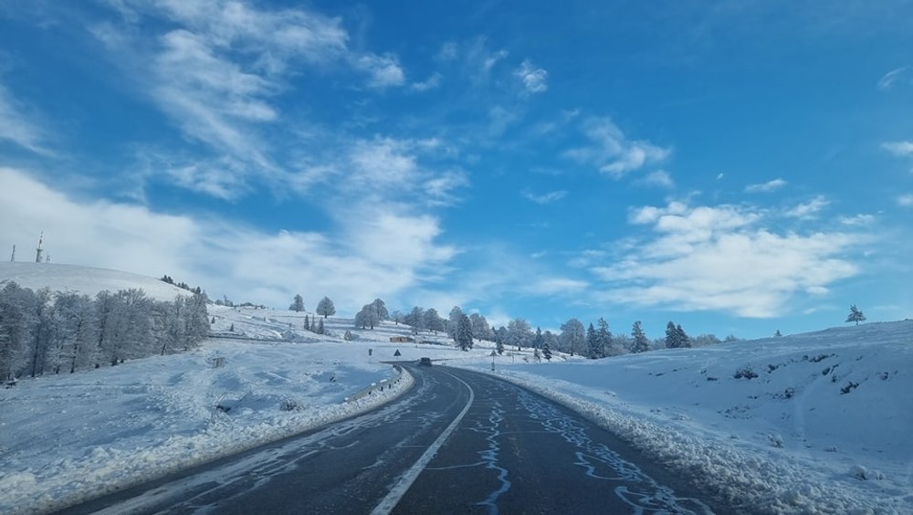 Începe deszăpezirea Transalpinei, cea mai înaltă șosea din România. Când se va putea circula pe tot tronsonul VIDEO