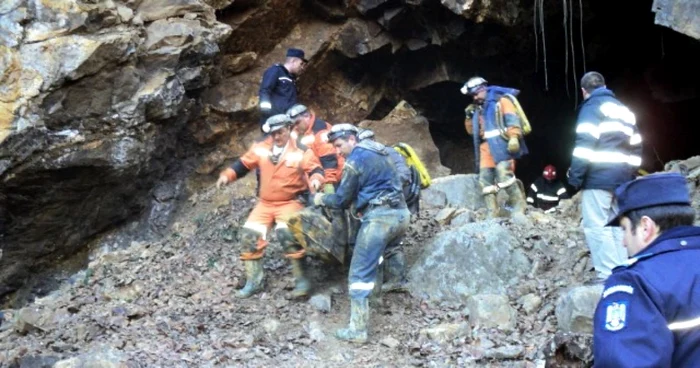 Cinci persoane au murit în mina dezafectată din Baia Mare FOTO ISU Maramureş