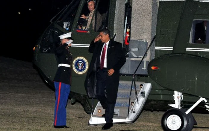 Preşedintele Obama coboară din elicopterul prezidenţial 