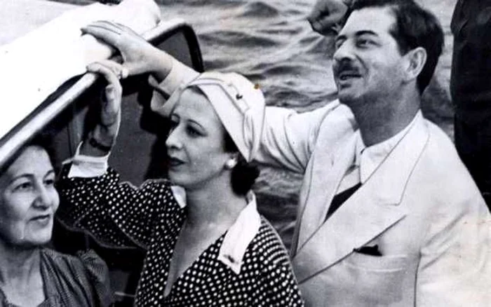 
    Monarhul a abandonat totul în braţele Elenei Lupescuclickpentrufemei.ro  